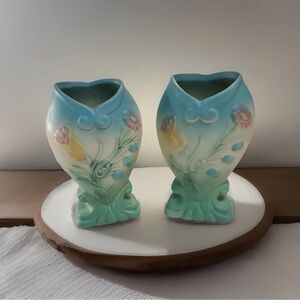 Pair of USA Hull Pottery Bow Knot Vases Pastels Blue Green B-3-6 1/2